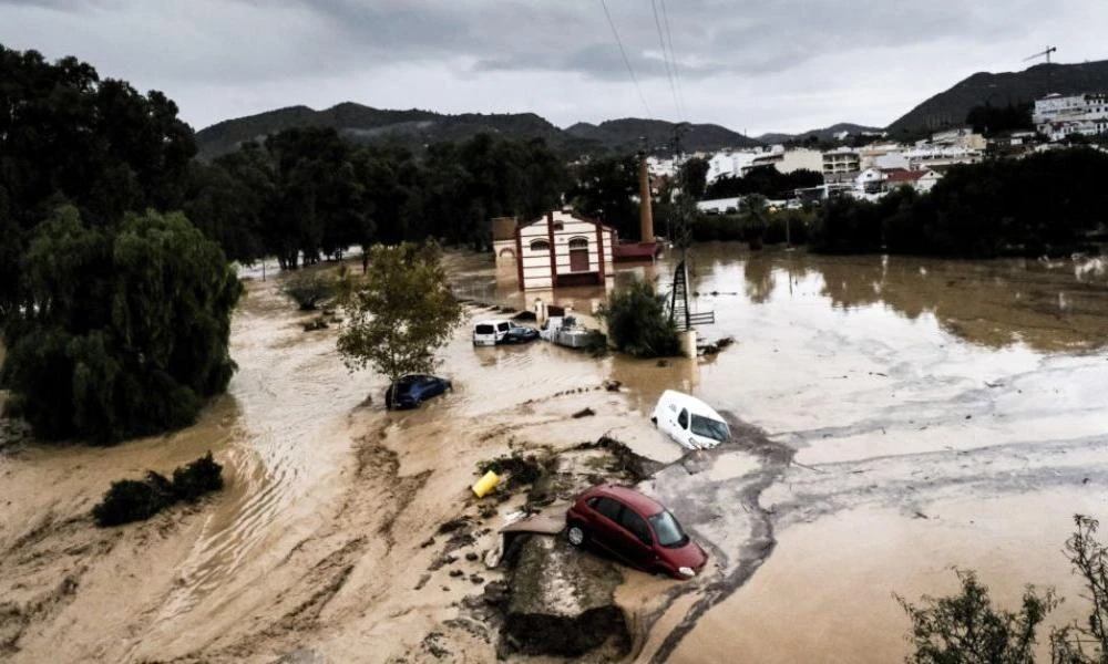 Πλημμύρες έπληξαν τη Βαλένθια της Ισπανίας-Έχουν εντοπιστεί νεκροί (Βίντεο)